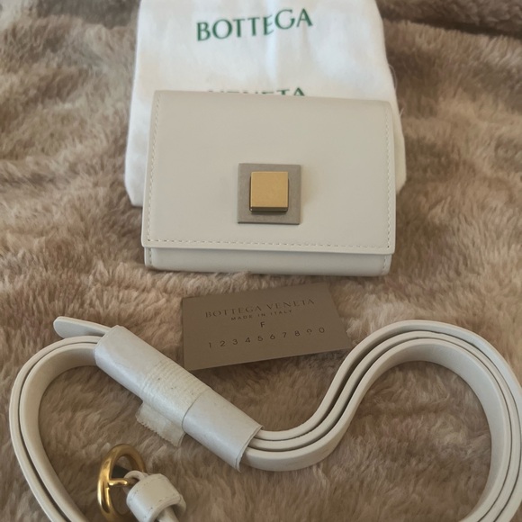 Bottega Veneta Card/Wallet Belt Bag in White - Picture 2 of 8